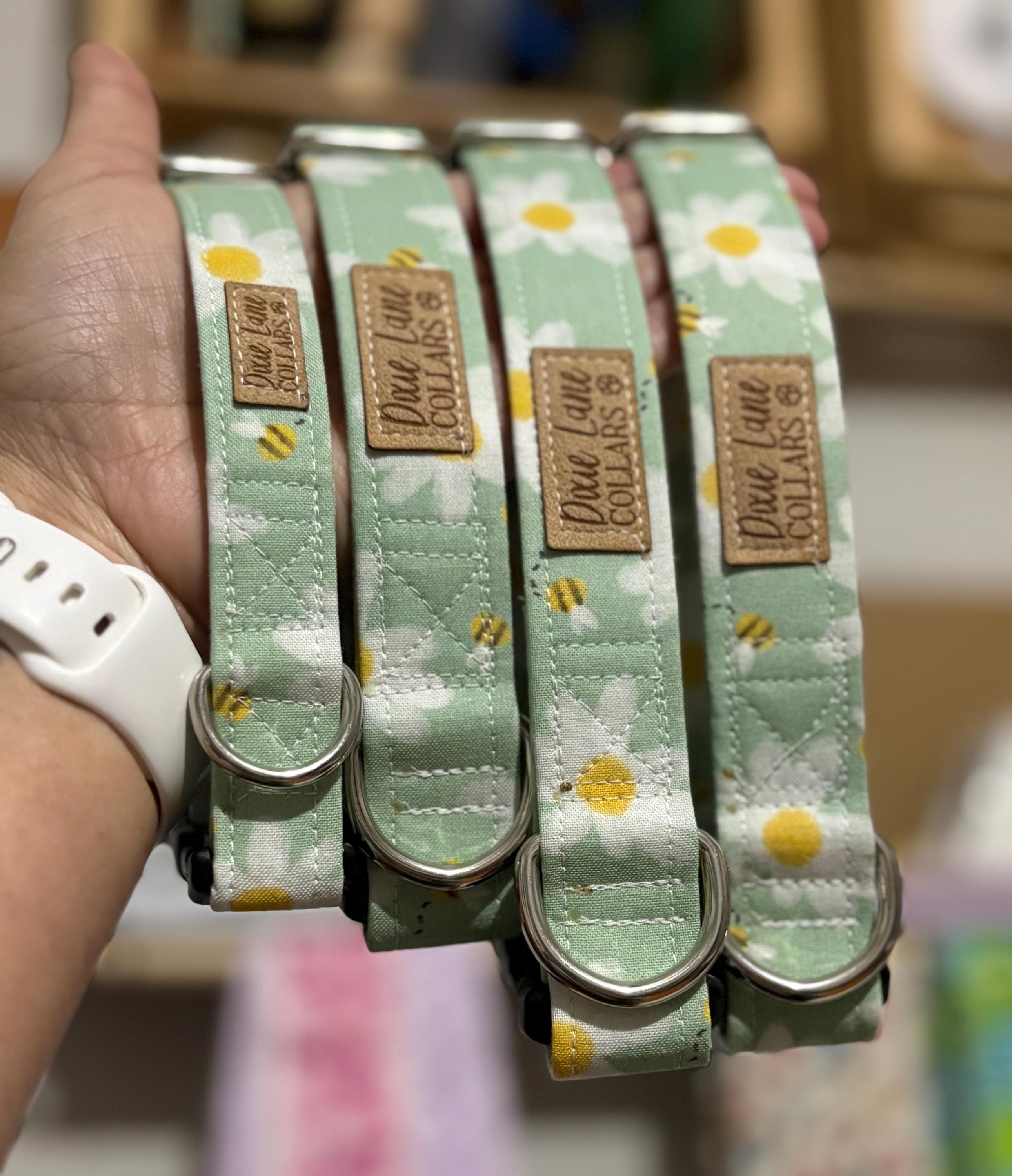 Green Daisies and Bees Dog Collar