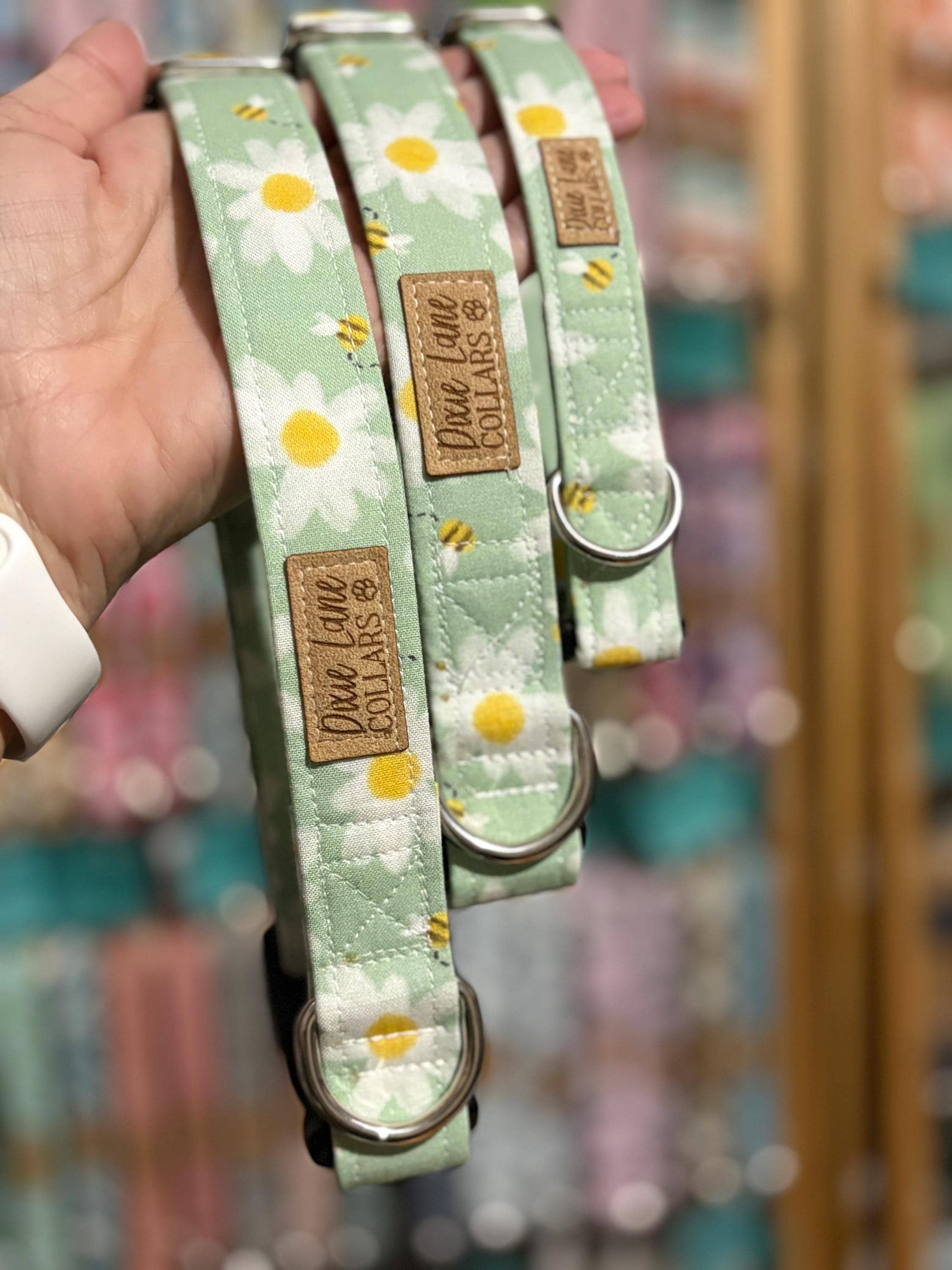 Green Daisies and Bees Dog Collar