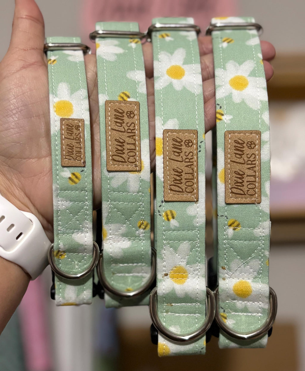Green Daisies and Bees Dog Collar