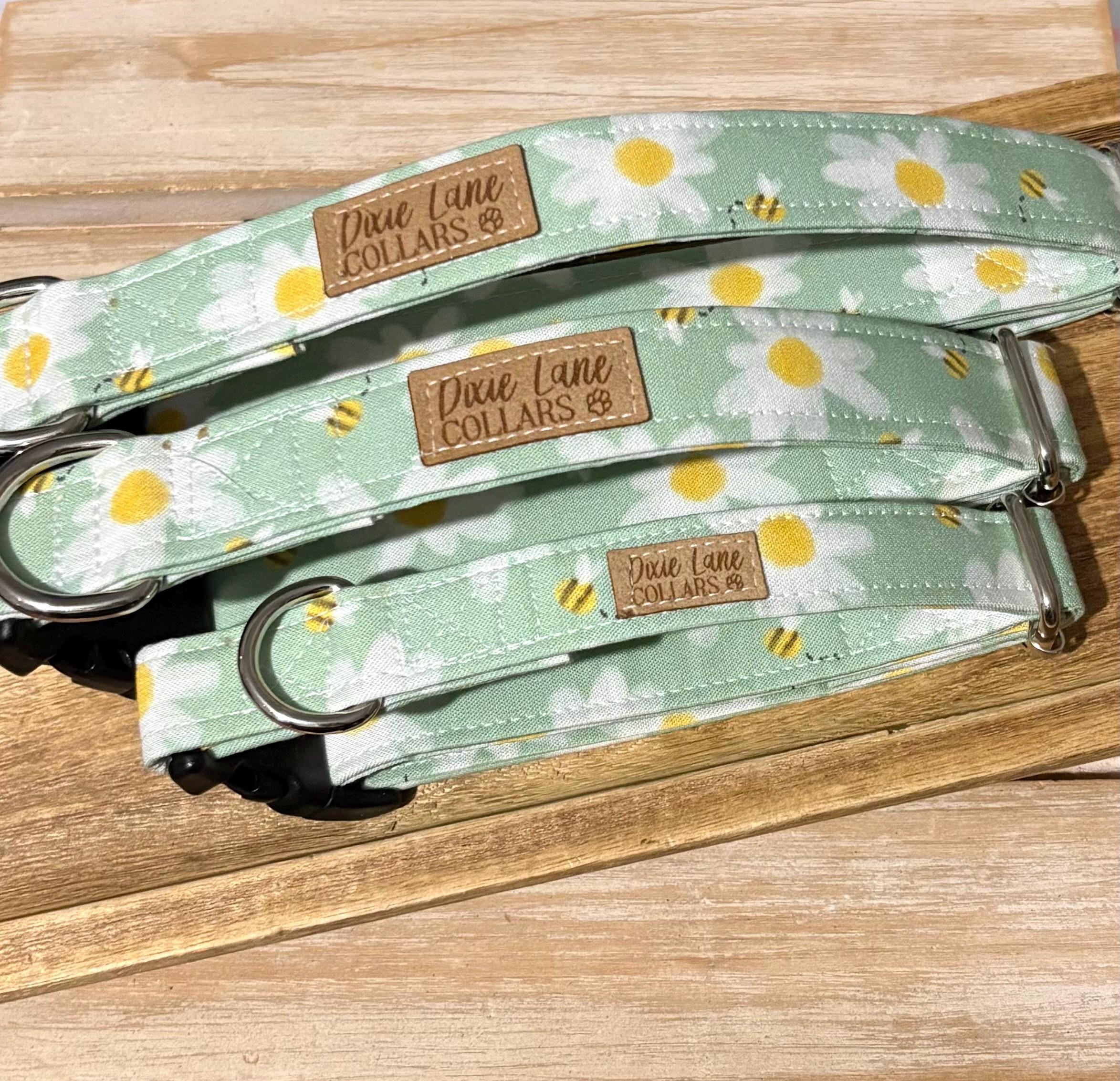 Green Daisies and Bees Dog Collar